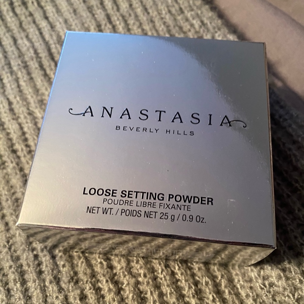Anastasia Beverly Hills Loose setting powder. NIB